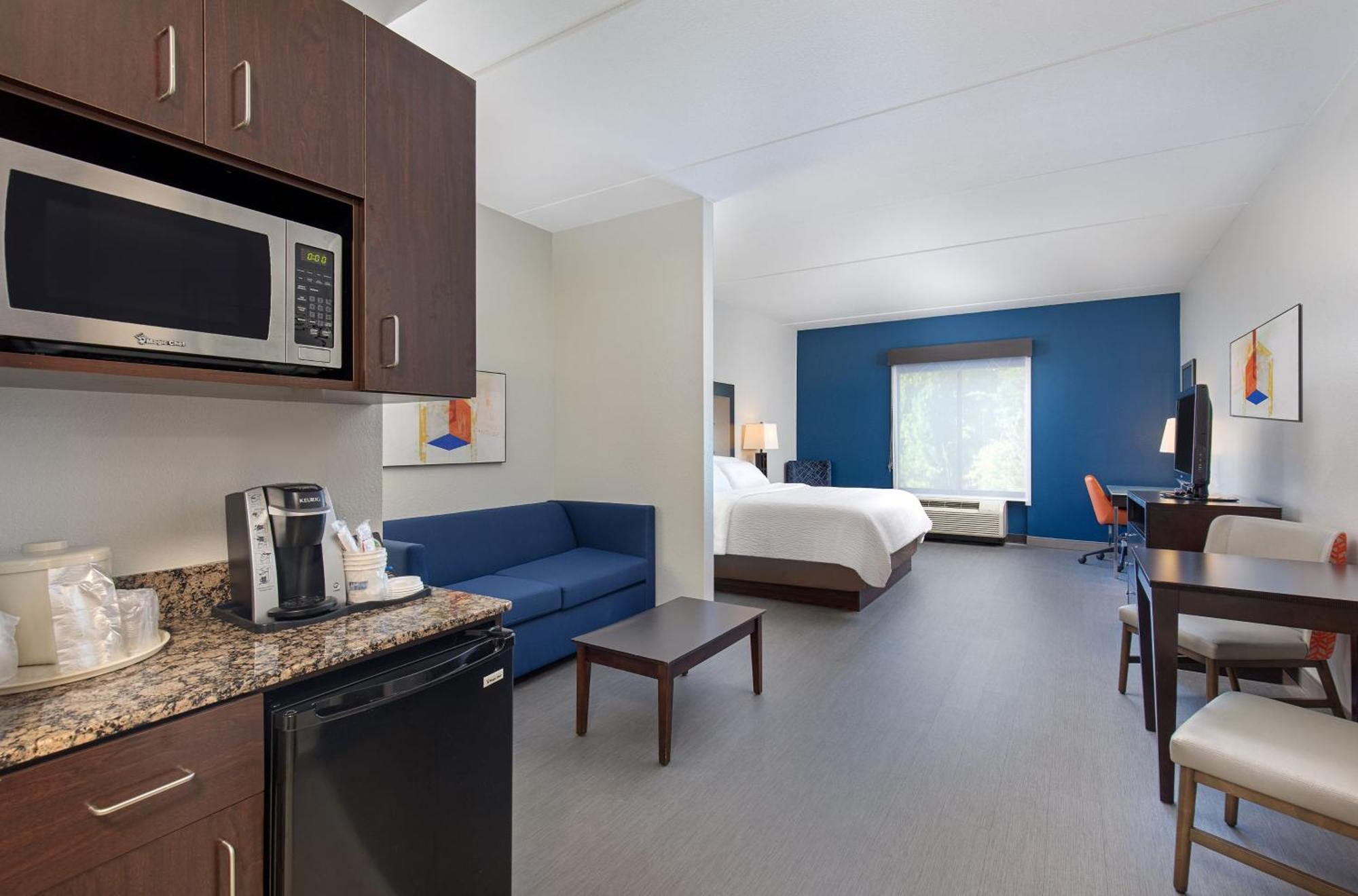 Holiday Inn Express & Suites - Cleveland Northwest By Ihg Exterior foto