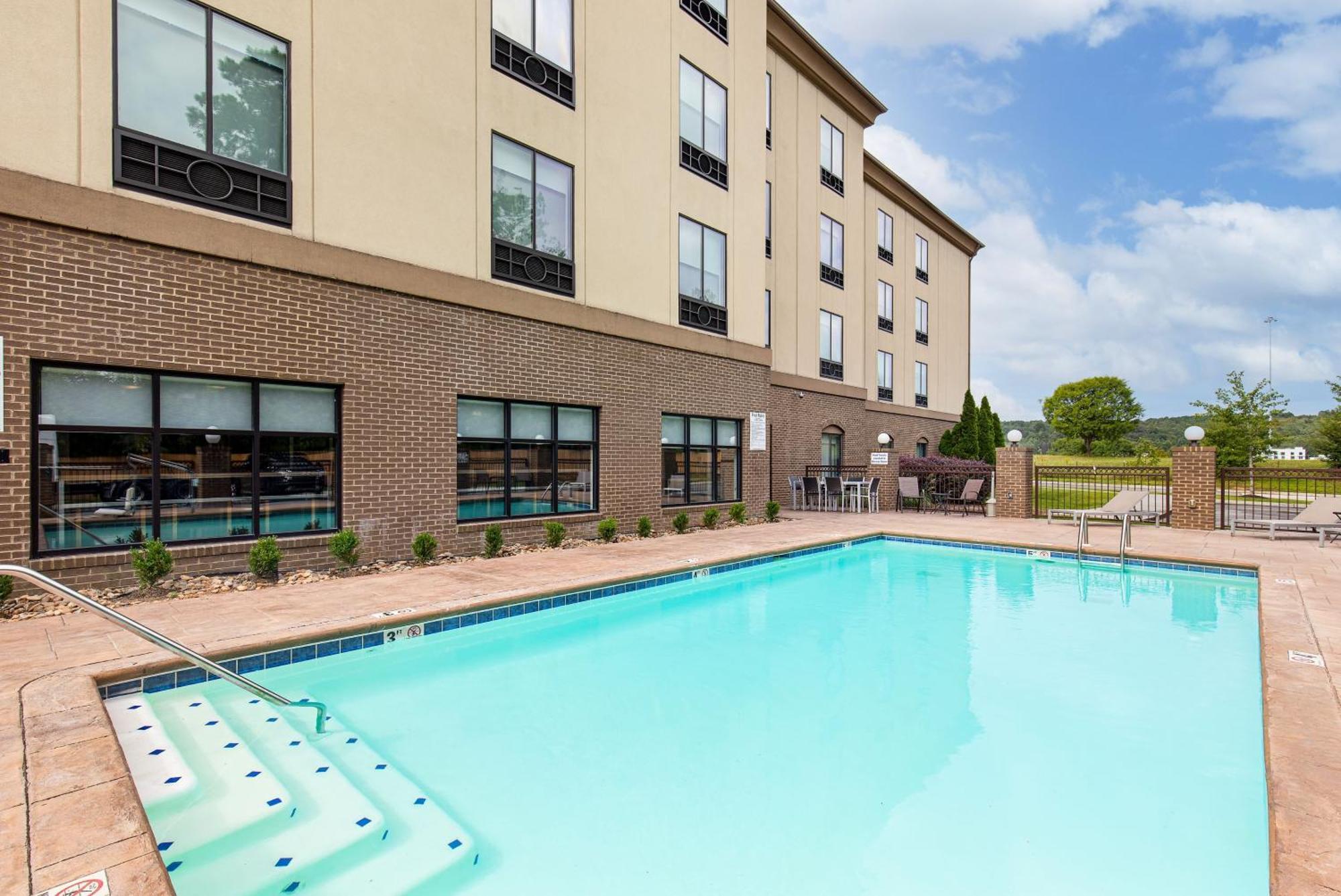 Holiday Inn Express & Suites - Cleveland Northwest By Ihg Exterior foto