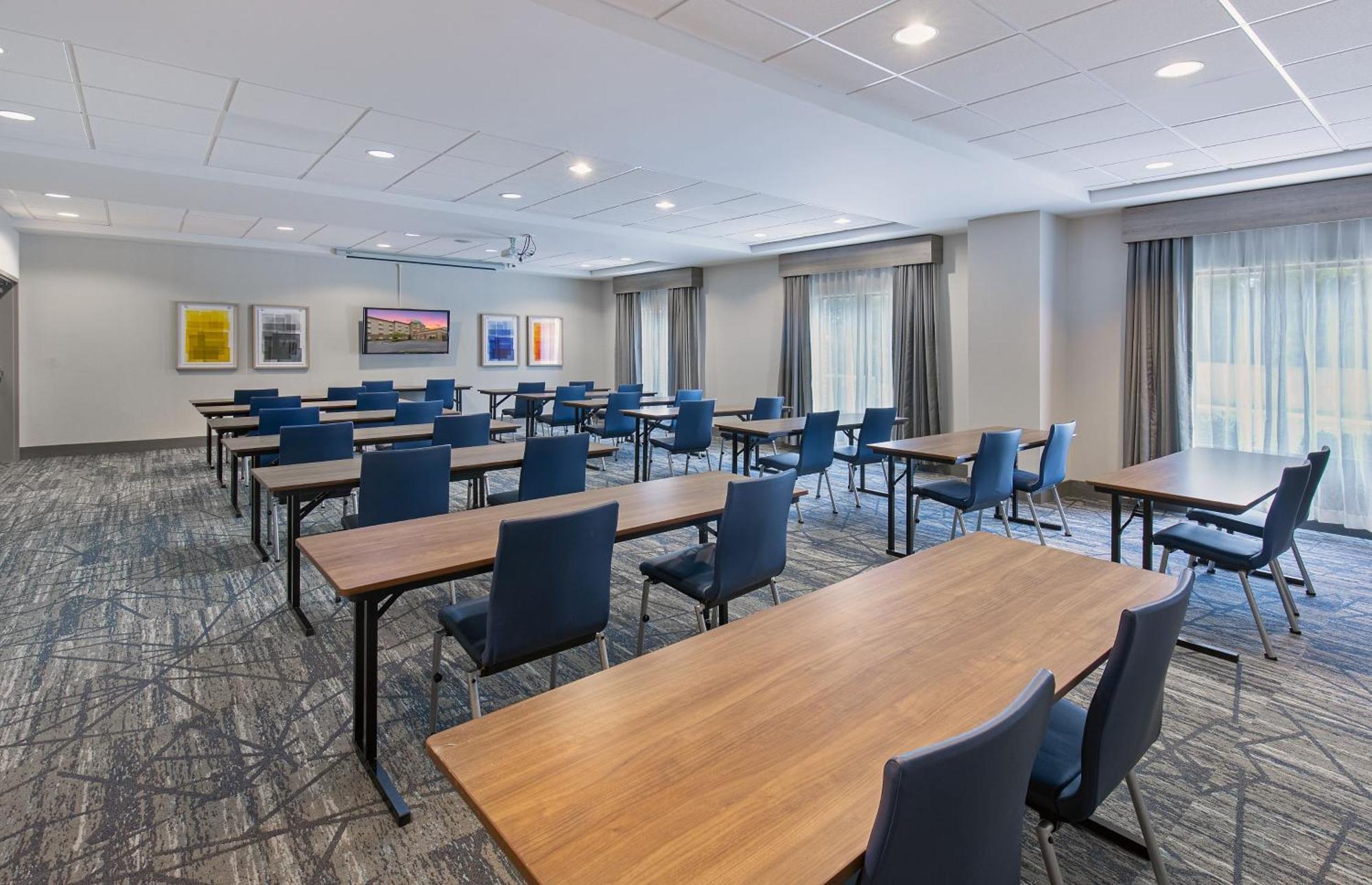 Holiday Inn Express & Suites - Cleveland Northwest By Ihg Exterior foto