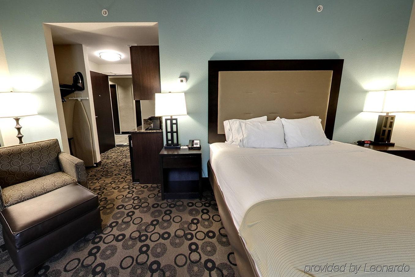 Holiday Inn Express & Suites - Cleveland Northwest By Ihg Exterior foto