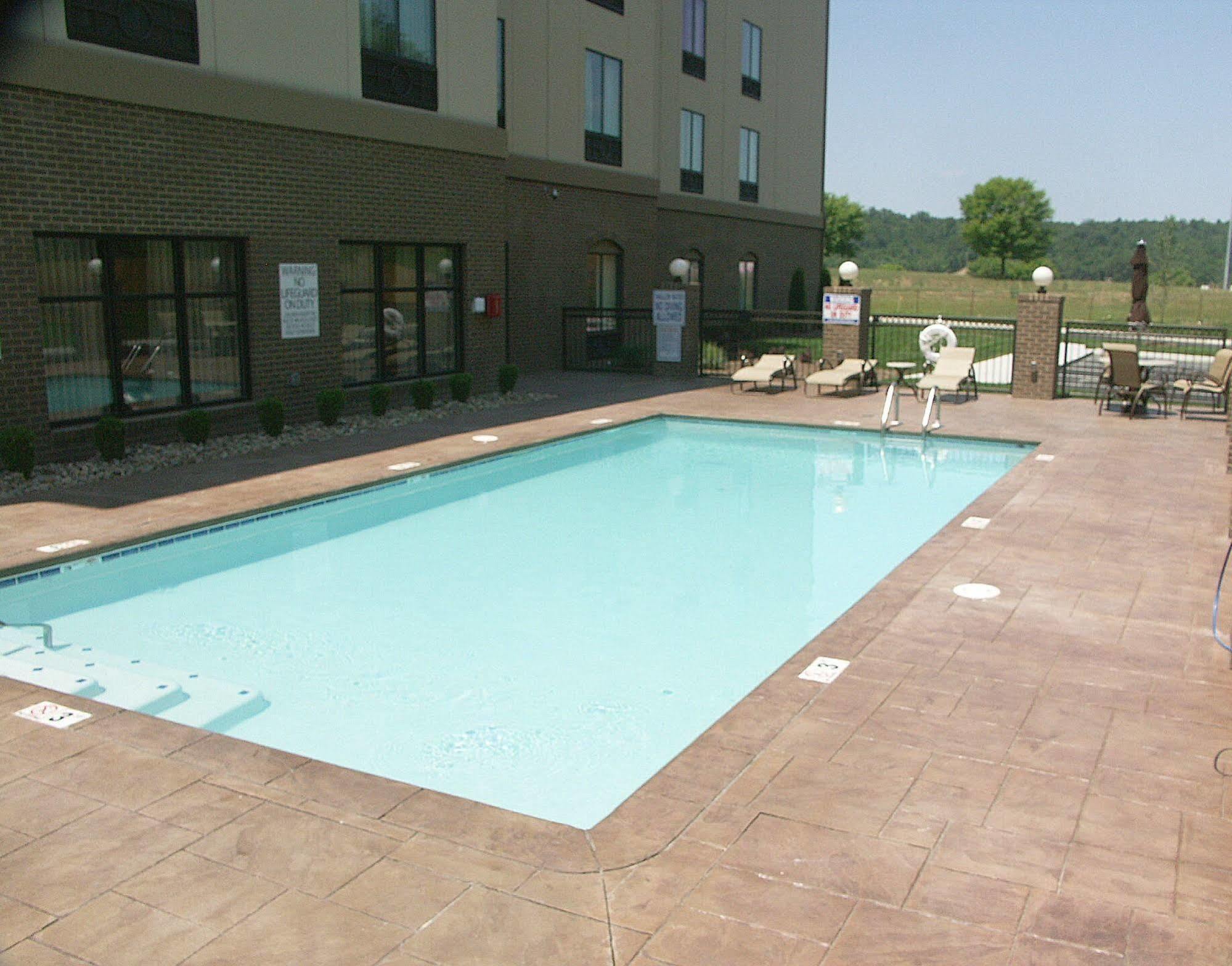 Holiday Inn Express & Suites - Cleveland Northwest By Ihg Exterior foto