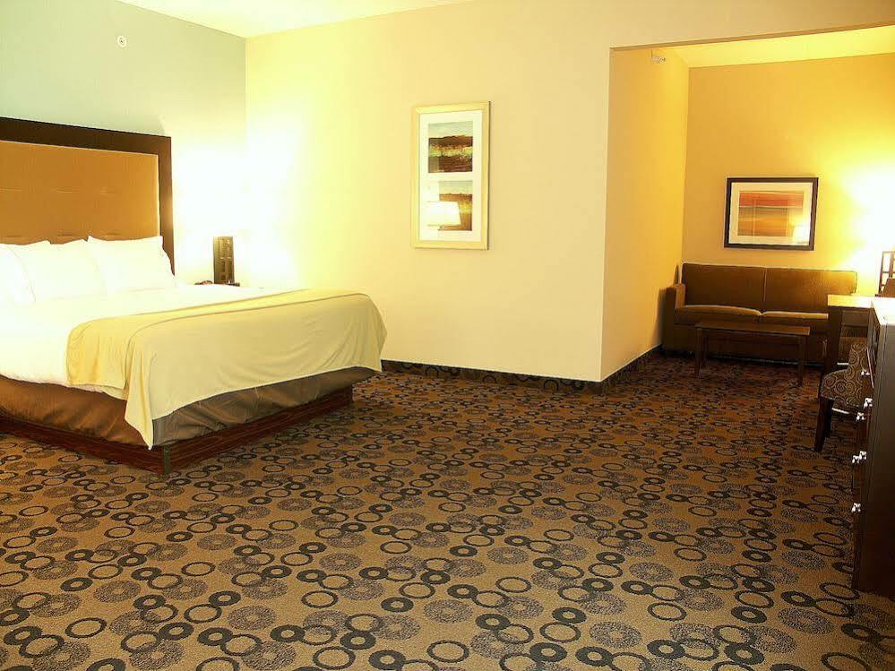 Holiday Inn Express & Suites - Cleveland Northwest By Ihg Exterior foto