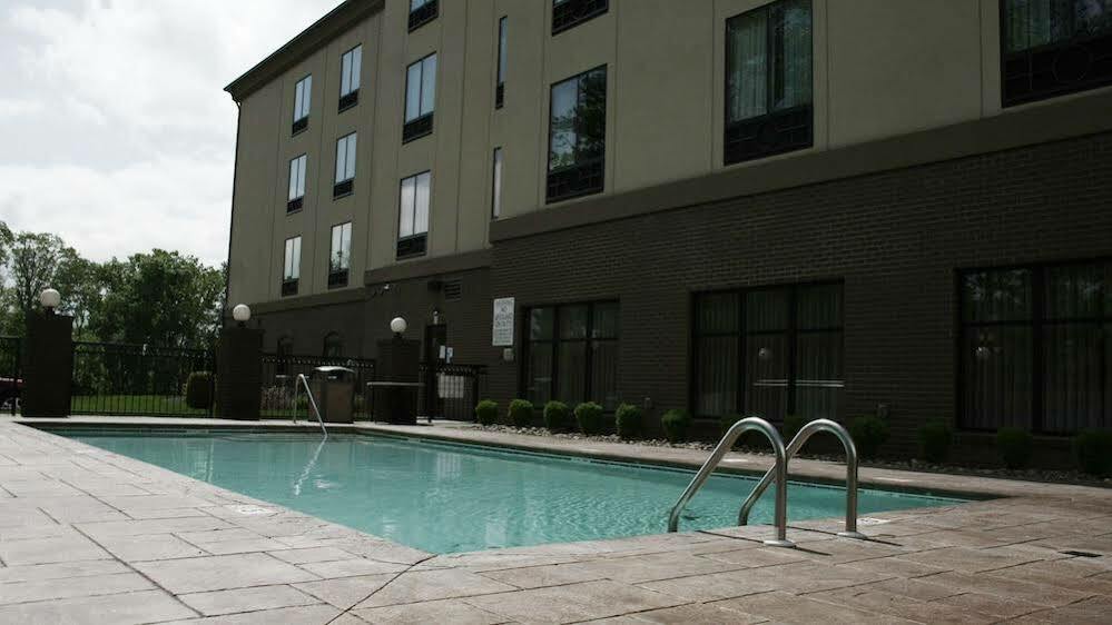 Holiday Inn Express & Suites - Cleveland Northwest By Ihg Exterior foto